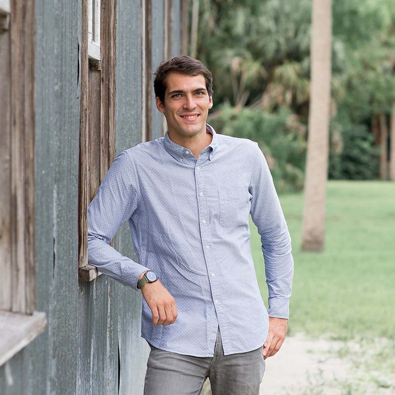 Portrait of Valentin Guidi, founder of Sitchio and leader of the digital agency team, showcasing leadership and expertise.